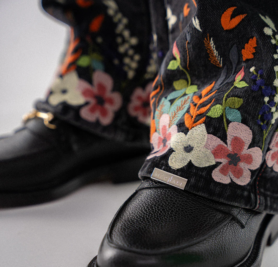 RELAXED FIT FLORAL EMBROIDERED DENIM